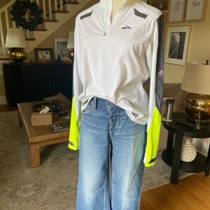 Brooks Run Visible Lightweight Half Zip Top